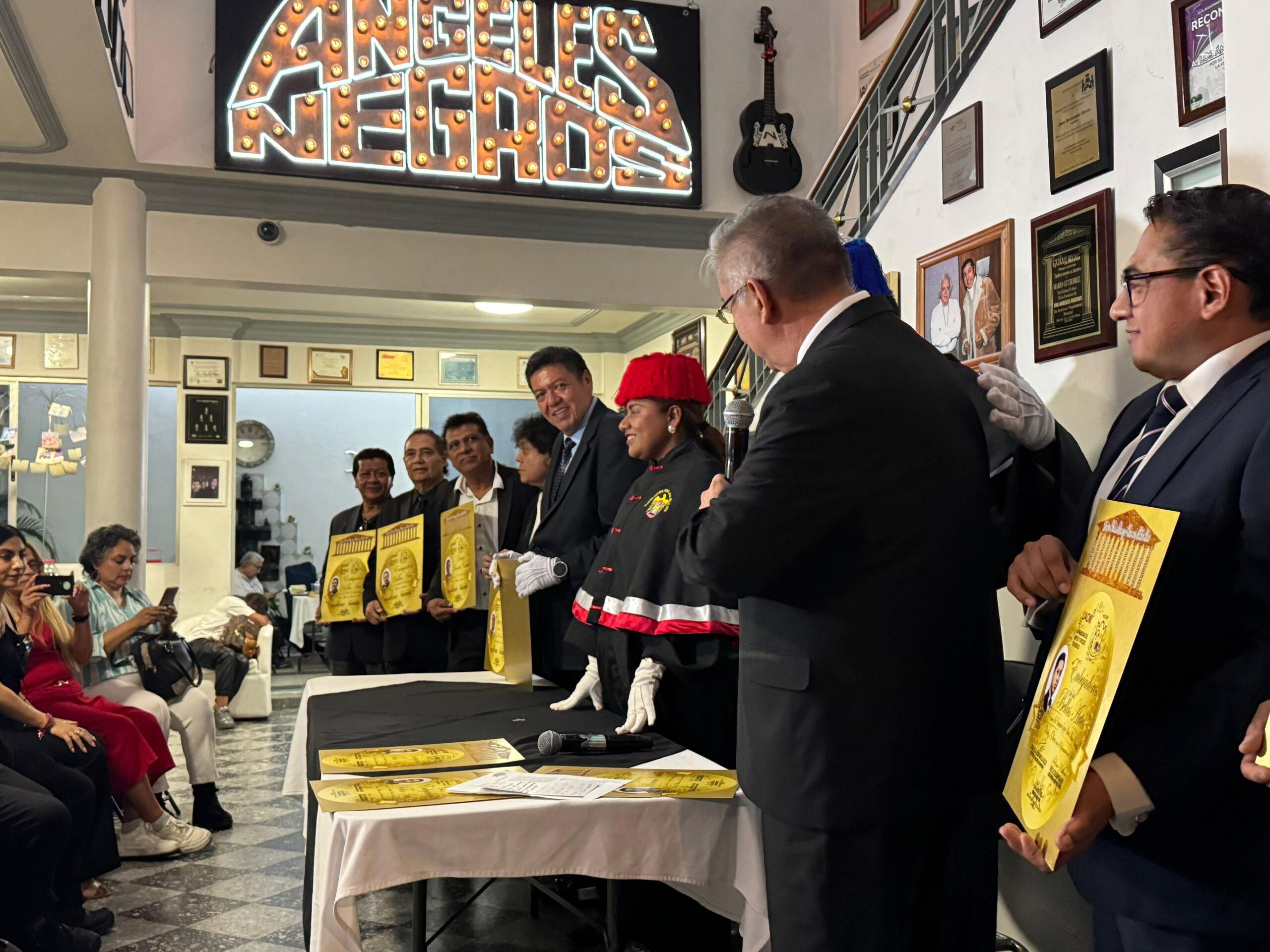 Doctorado Honoris Causa para Los Ángeles Negros