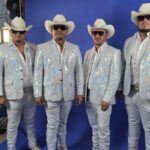 Los Compas de Los Alameños te dicen: «Eres mi necesidad».
