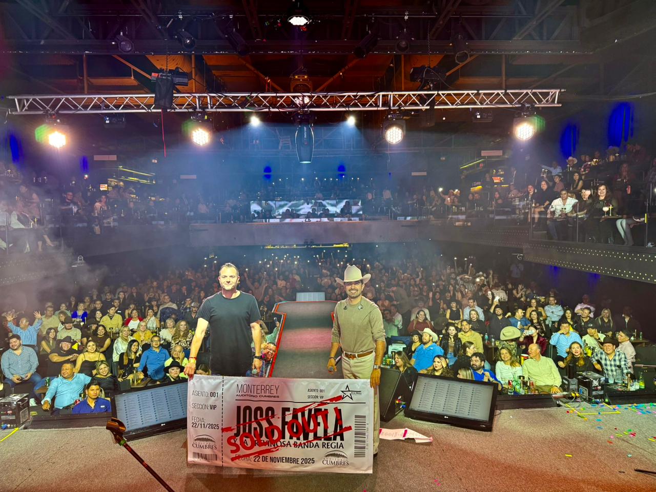 Joss Favela conquista a los regios con sentimiento