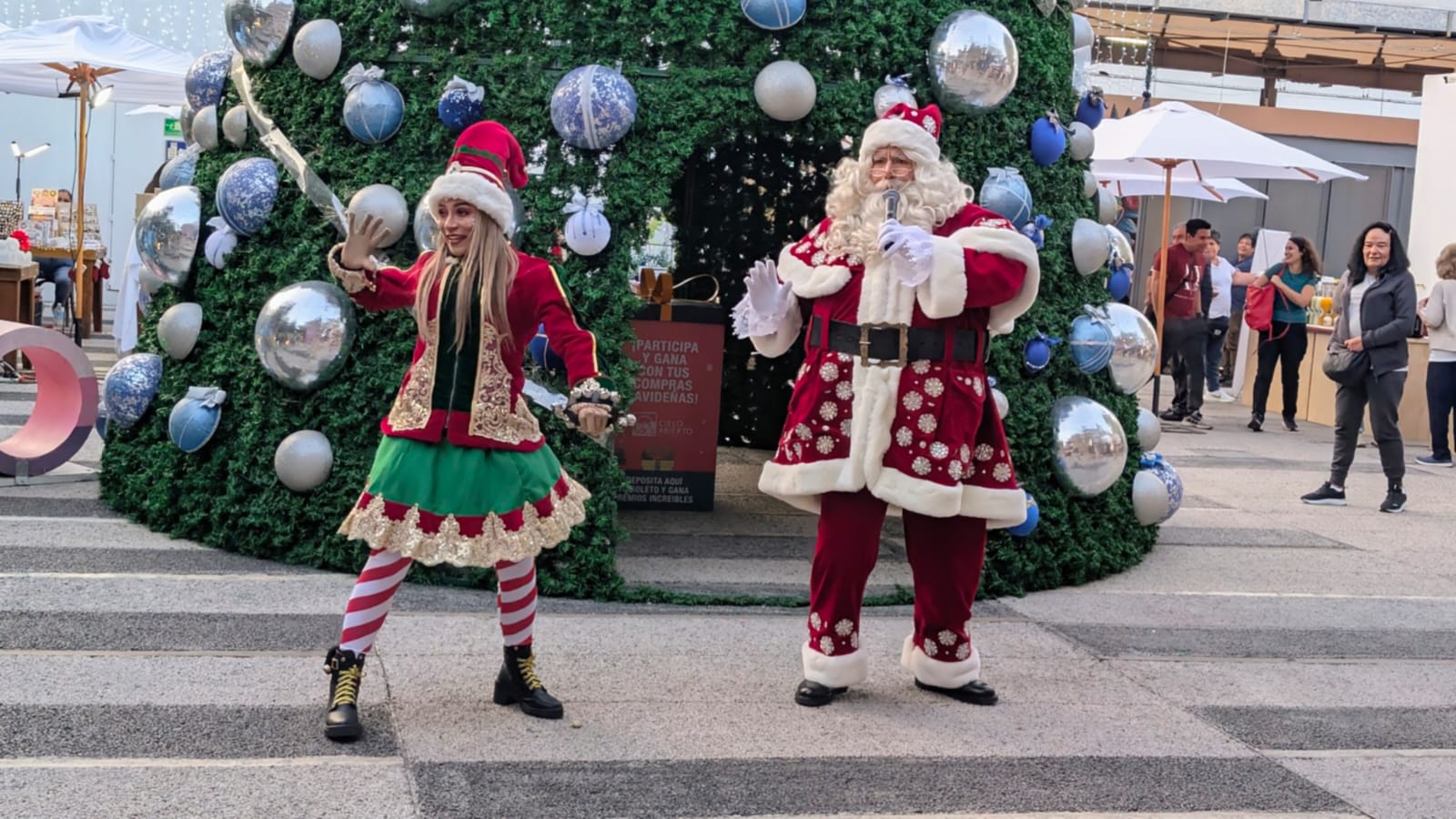Sergio Maya y Paloma Segarra se ponen navideños