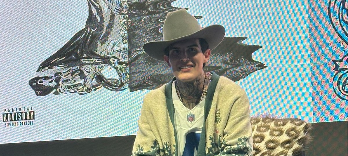 Adriel Favela nos da regalo de fin de año