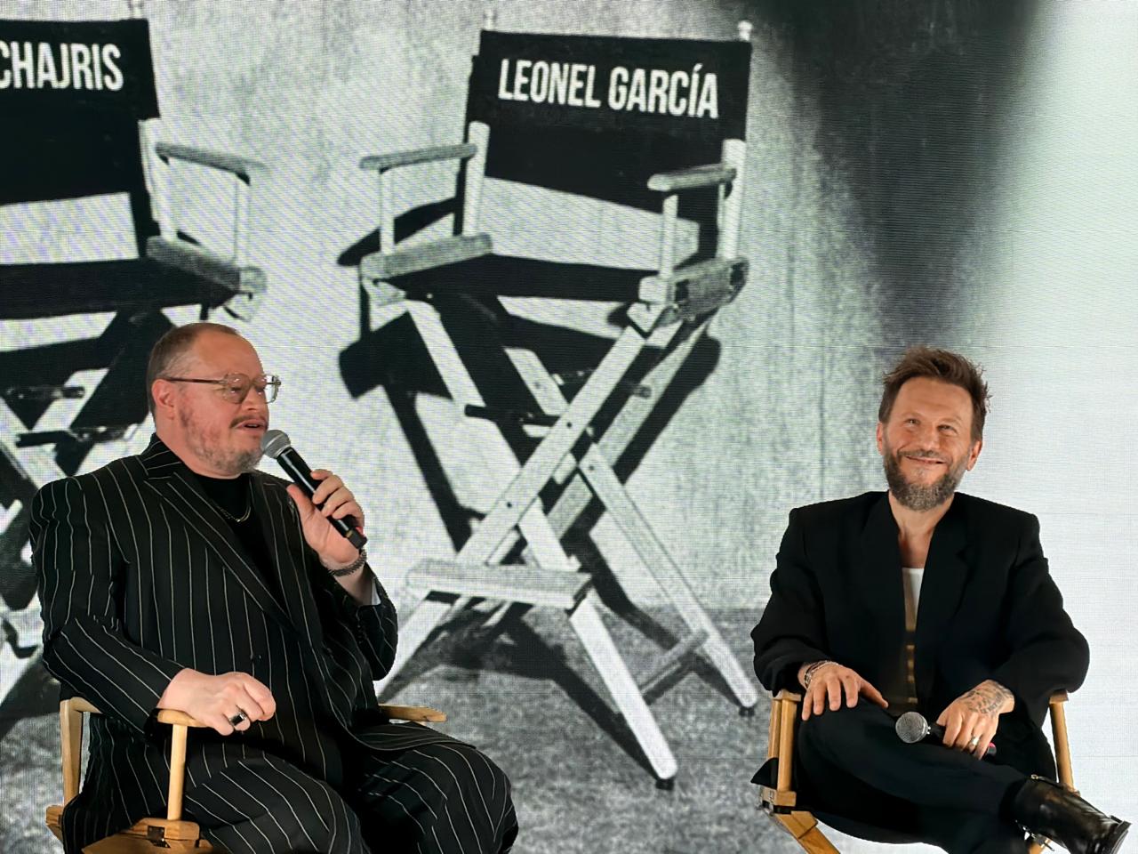 Sin Bandera lleva sus Frecuencias al mundo