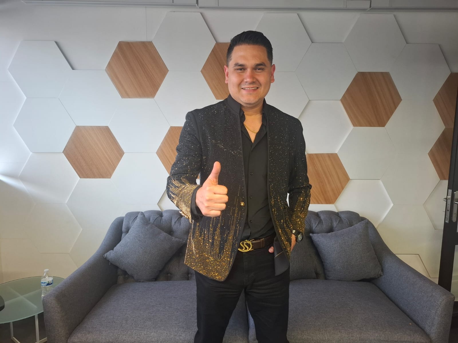 Samuel Sarmiento se adueña de Por Amarte Así