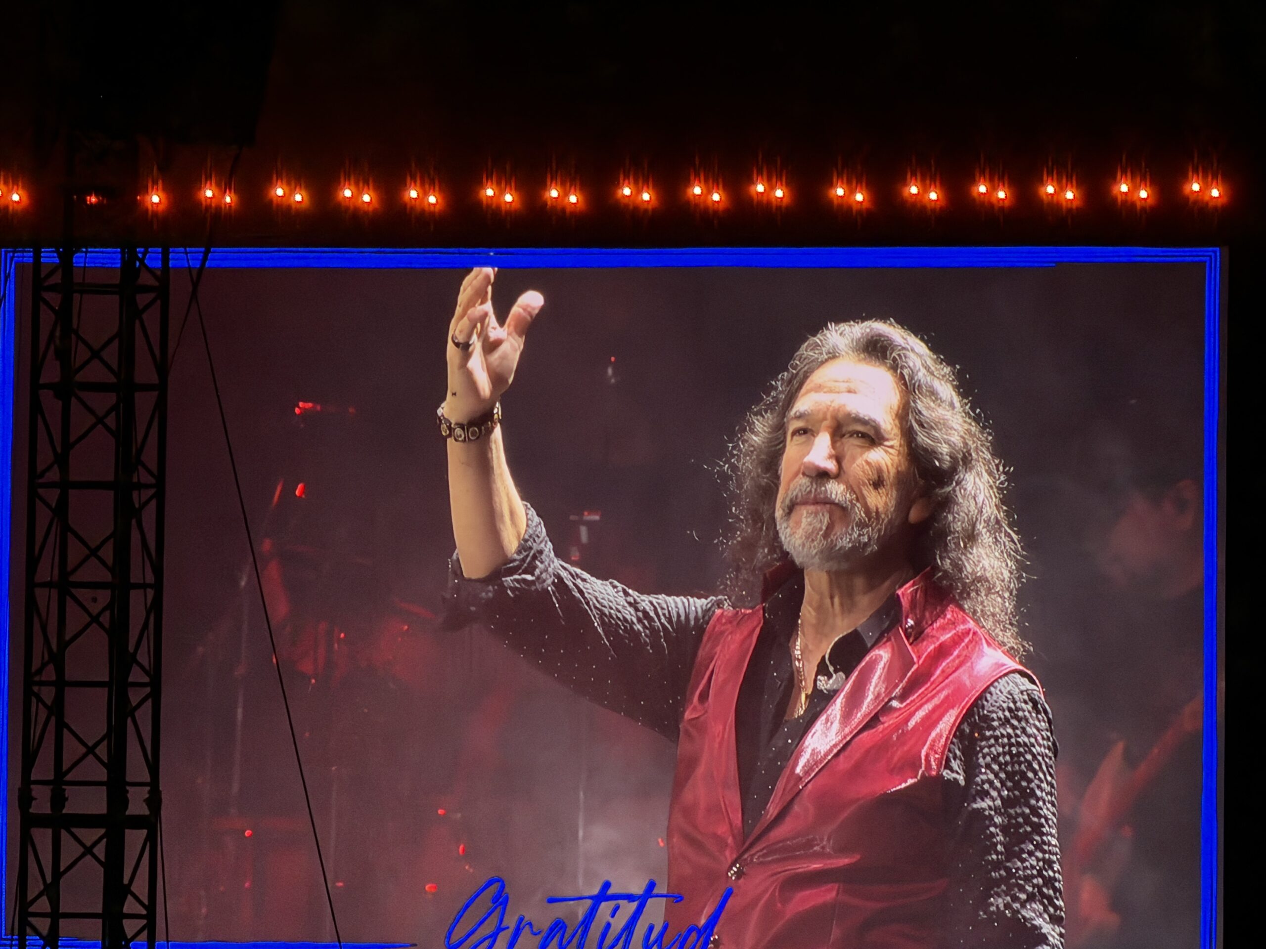Marco Antonio Solís conquista el Estadio GNP