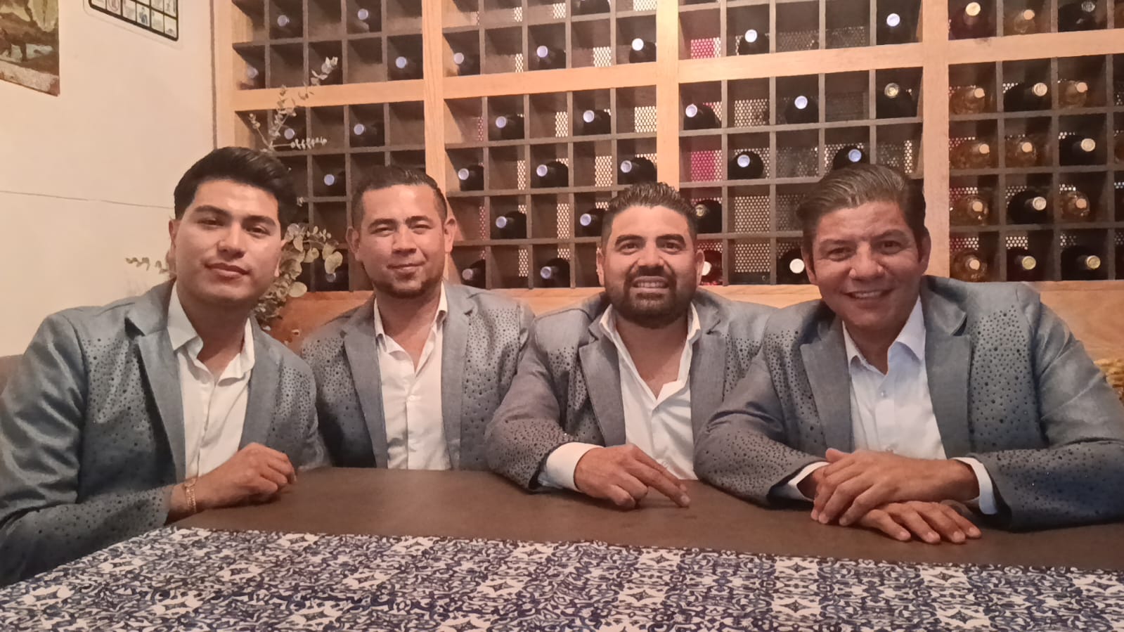 La Original Banda el Limón afirma, Aquí Es.