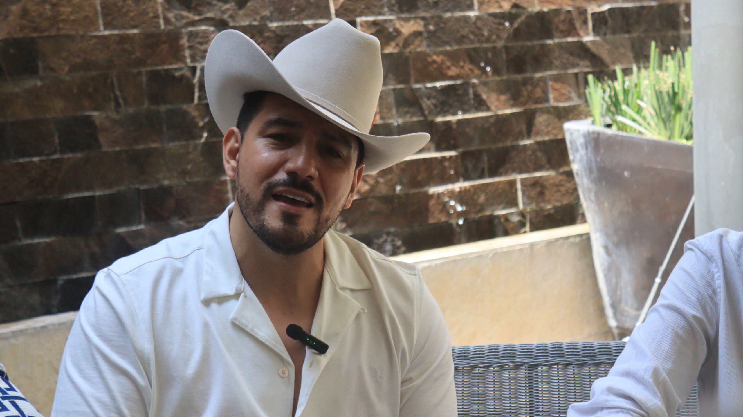 Armando Navárrez se inspira en las mujeres