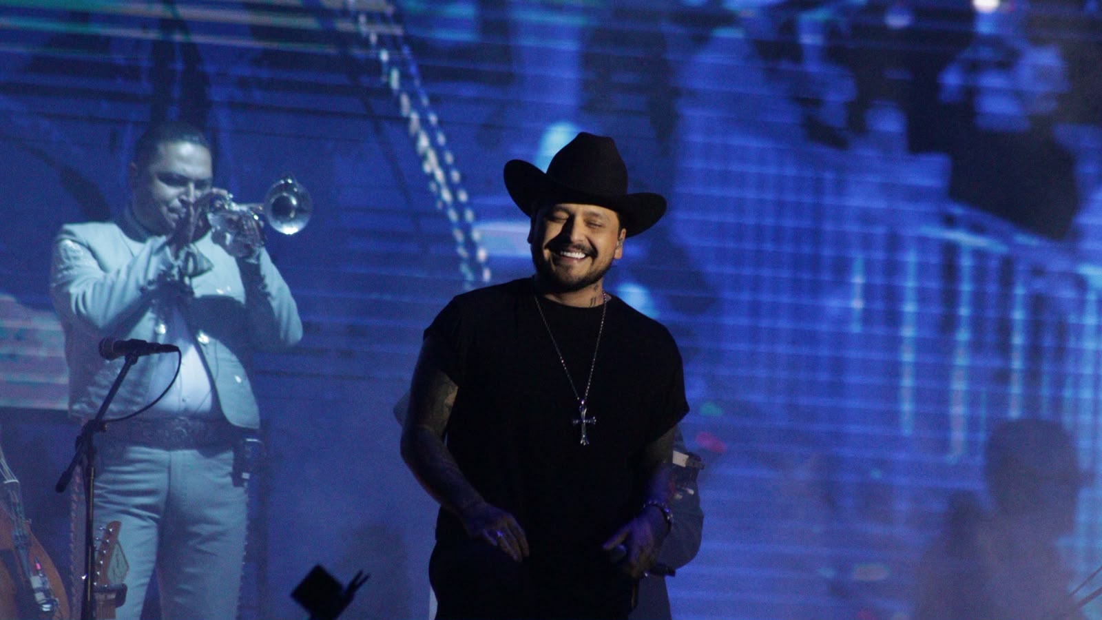 Christian Nodal se roba el corazón de Huamantla